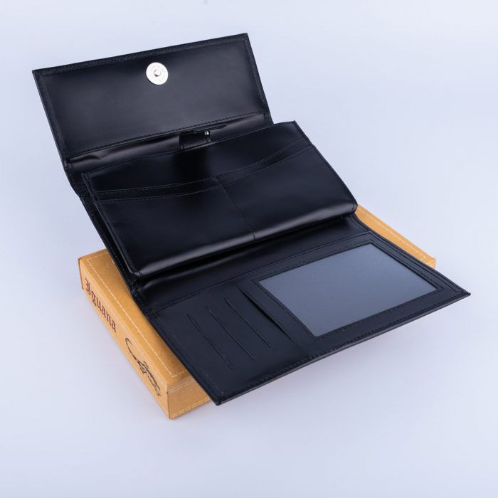 Ženski novčanik crna boja na kutiji