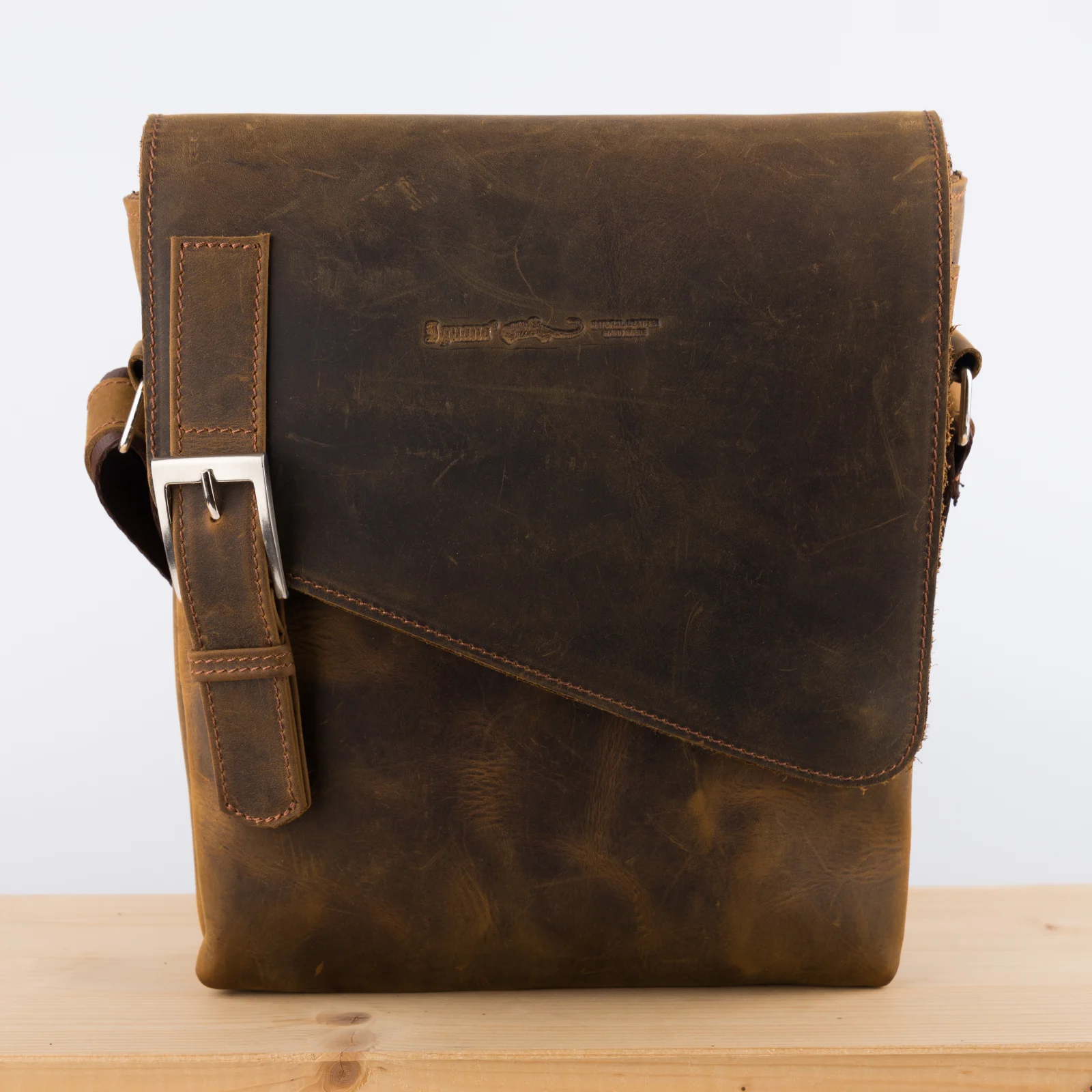 Kožna tašna IV3 braon(8) Kožna Tašna Iv3 Braon (Brušena Koža) - Slika 1